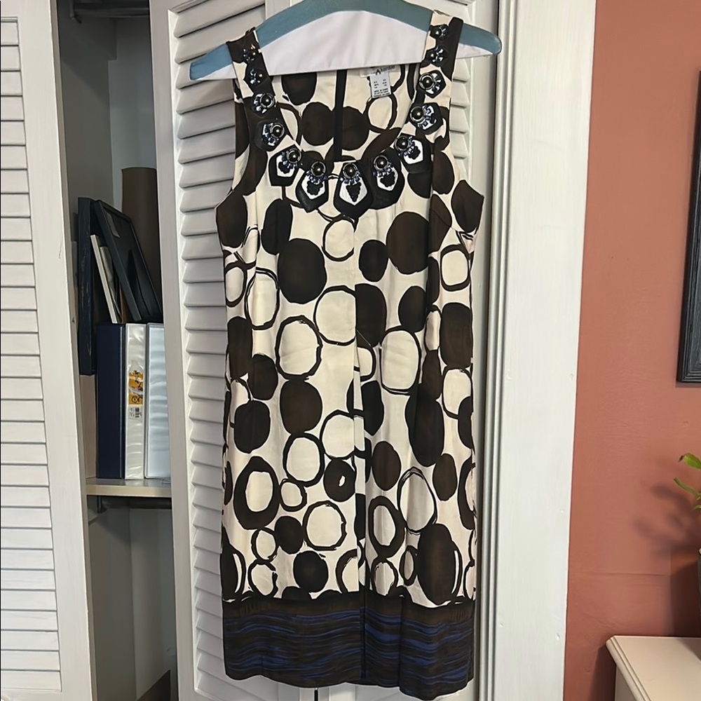 Elegant Brown and White Sleeveless Dress